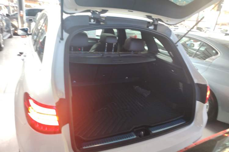 Used Mercedes-Benz GLC 2018 GLC 260 4MATIC Luxury Model
