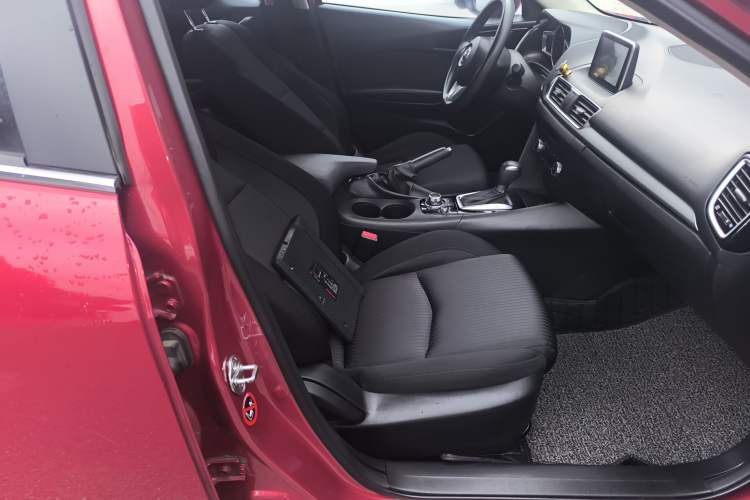 Used Mazda Mazda 3 Axela 2016 Sedan 1.5L Automatic Luxury Model
