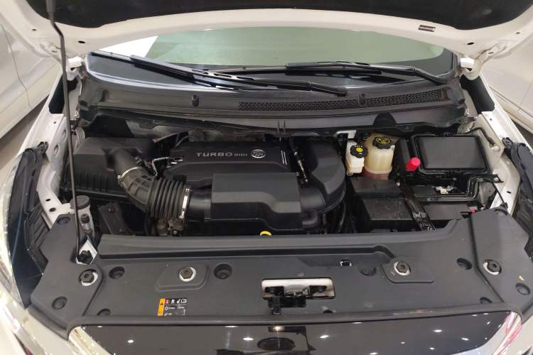 Used Buick GL8 2023 Land Executive Class Comfort Model
