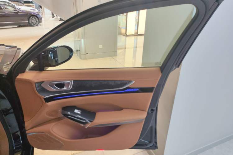 Used Hongqi H9 2024 2.0T Qichang Luxury Business Edition
