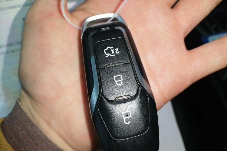 Used Ford Edge 2016 EcoBoost 245 Two-Wheel-Drive Titanium 7-Seater
