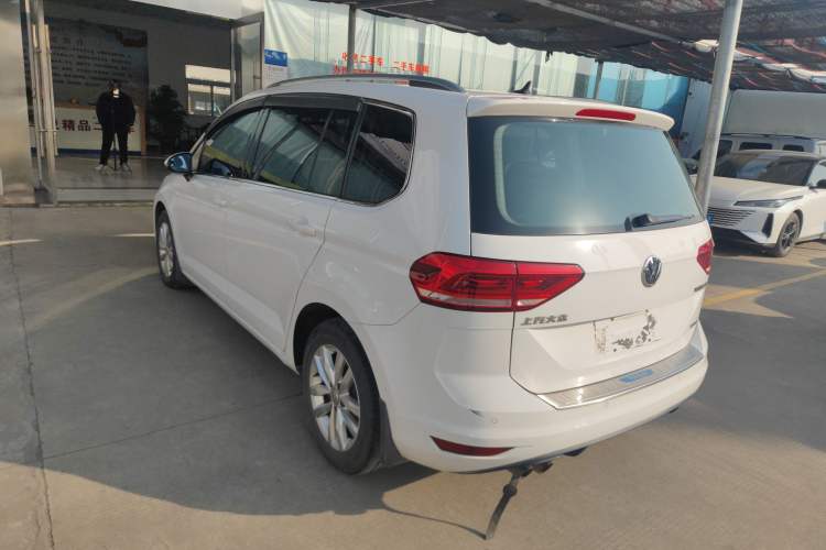 Used Volkswagen Touran 2016 Volkswagen Touran L 280TSI DSG Comfort Edition
