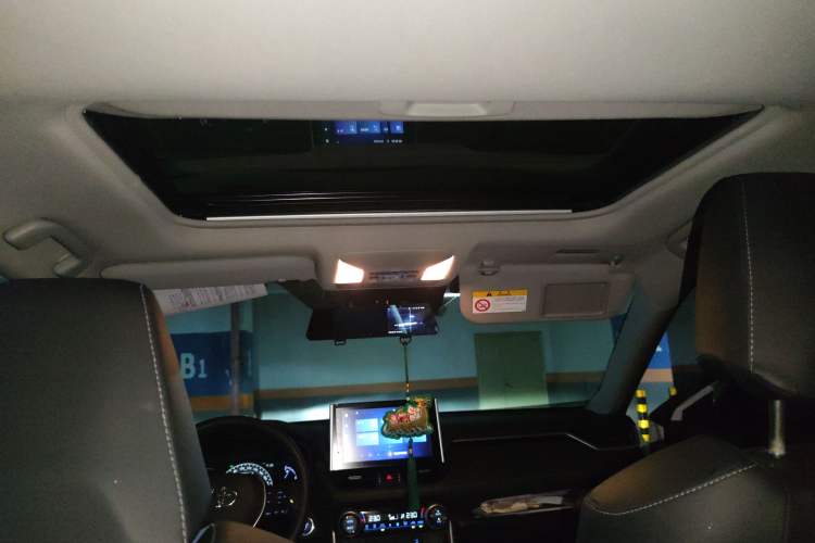 Used Toyota RAV4 2020 Dual-Engine 2.5L E-CVT 4x4 Elite PLUS Edition
