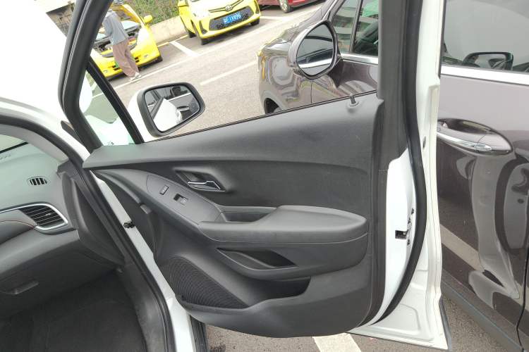 Used Chevrolet Trax 2018 330T Automatic Two-Wheel Drive Elite Model
