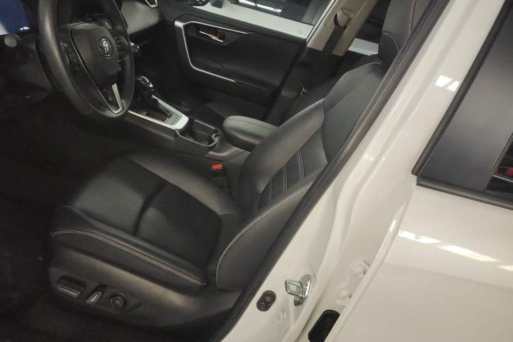 Used Toyota RAV4 2023 2.0L CVT Two-Wheel Drive Fashion Plus Edition
