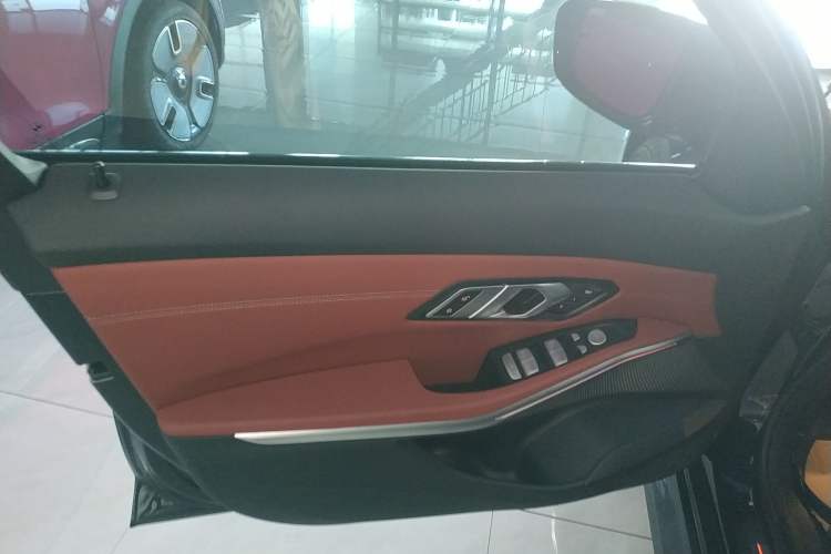 Used BMW i3 2024 eDrive 40 L Midnight Edition
