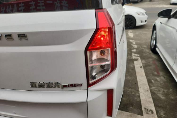 Used Wuling Hongguang PLUS 2019 1.5T Manual Comfort Version 7 Seats
