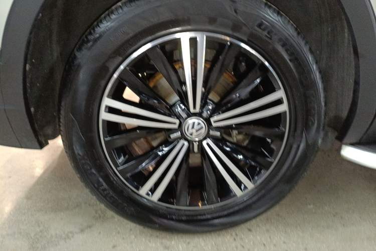 Used Volkswagen Tiguan L 2020 330TSI Automatic Two-Wheel Drive Panoramic Comfort Edition China VI Standard
