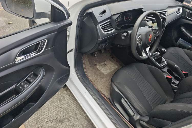 Used Roewe i5 2020 1.5L Manual 4G Connect Luxury Edition