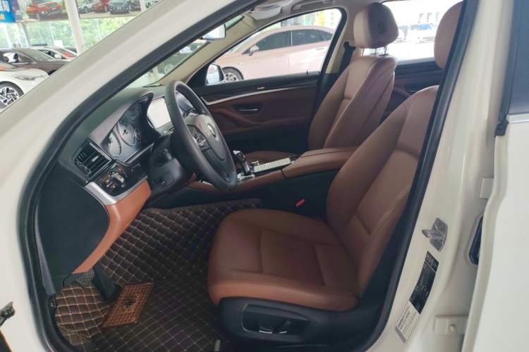 Used BMW 5 Series 2014 520Li Elegant Model
