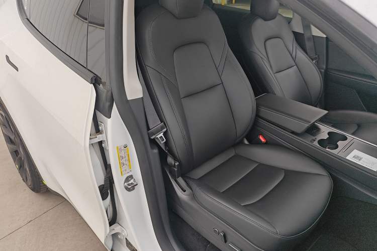 Used Tesla Model Y 2021 Long-Range All-Wheel-Drive Version
