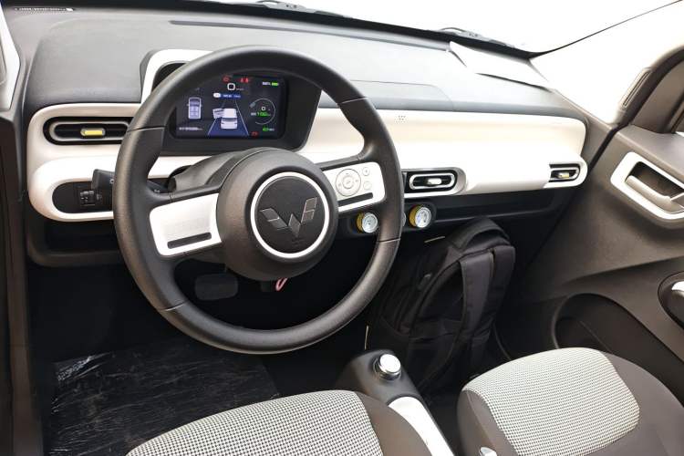 Used Wuling Hongguang MINIEV 2024 3rd Generation 215km Youth Edition
