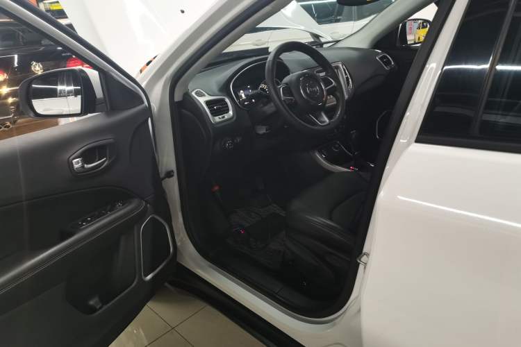 Used  Compass 2017 200T Automatic Family Edition
