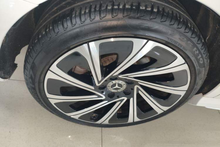 Used Mercedes-Benz E-Class 2023 Restyled E 300 L Sporty and Stylish Edition
