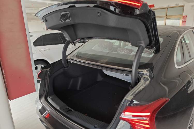 Used Hongqi H5 2024 2.0T Automatic Smart Connect Flagship Edition
