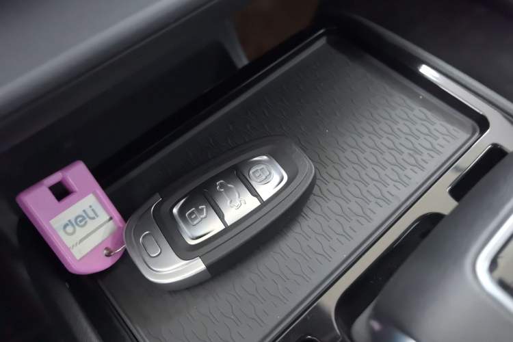 Used Hongqi E-QM5 2022 431 km Charge & Enjoy Edition