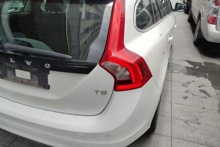 Used Volvo V60 2015 T5 Zhiya Edition
