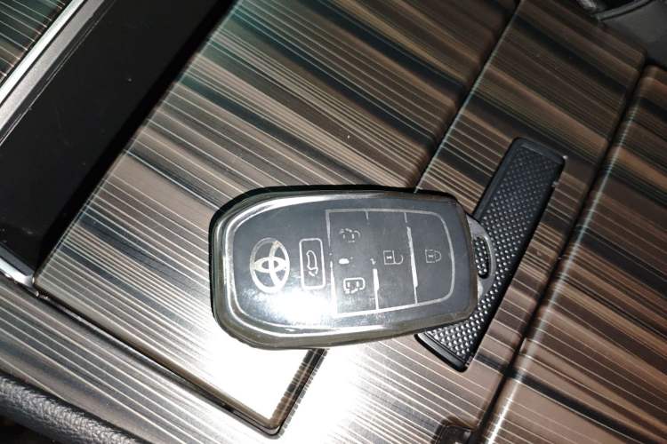 Used Toyota Granvia 2022 2.5L Hybrid Prestige Edition