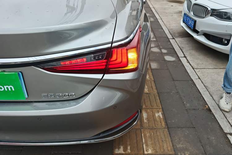 Used Lexus ES 2020 200 Excellence Edition
