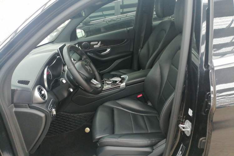 Used Mercedes-Benz GLC 2018 GLC 260 4MATIC Luxury Model
