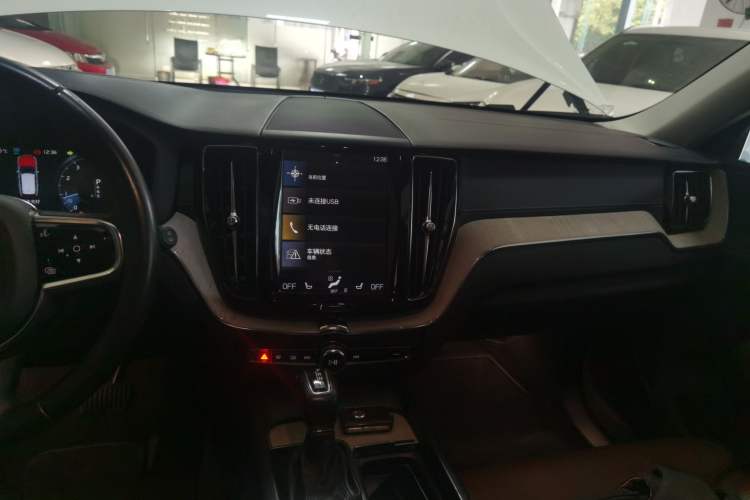 Used Volvo XC60 2020 T5 4x4 Smart Luxury Edition