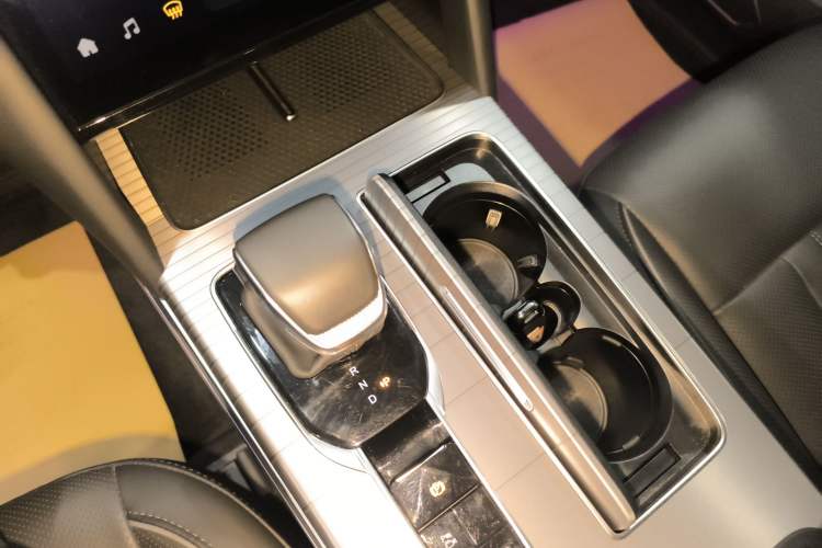 Used Hongqi HS7 PHEV 2024 2.0T PHEV Four-Wheel Drive Flagship Edition 6 Seats
