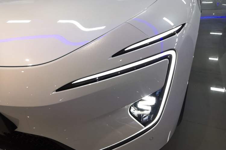 Used  12 2025 Ultra Extended-Range Edition
