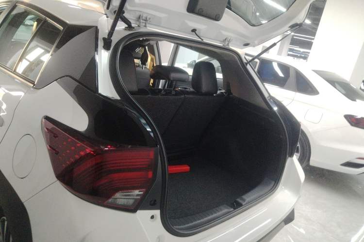 Used Toyota YARiS L 2022 X-Trail 1.5L CVT Luxury PLUS Edition
