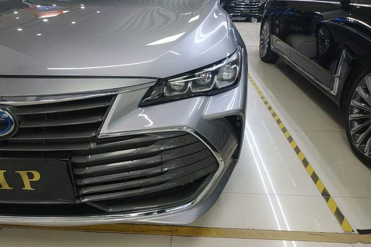 Used Toyota Avalon 2019 Dual-Engine 2.5L XLE Prestige Version China VI Standard
