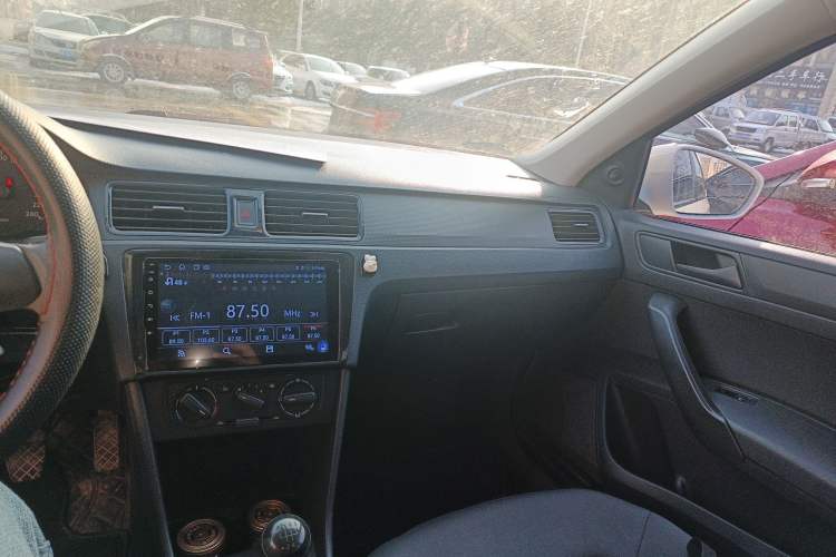 Used Volkswagen Santana 2015 1.6L Manual Fashion Edition