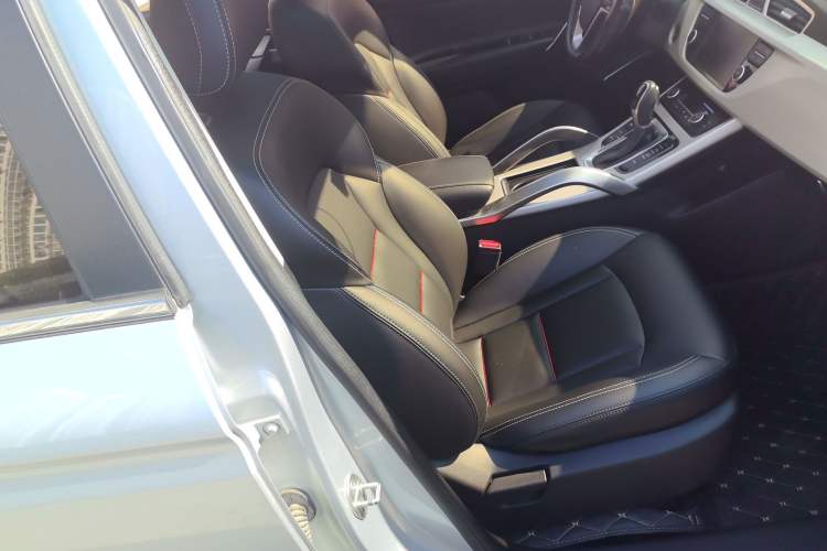 Used Geely Auto Emgrand X7 Sport 2018 1.8TD Automatic Two-Wheel Drive Zhiya Model
