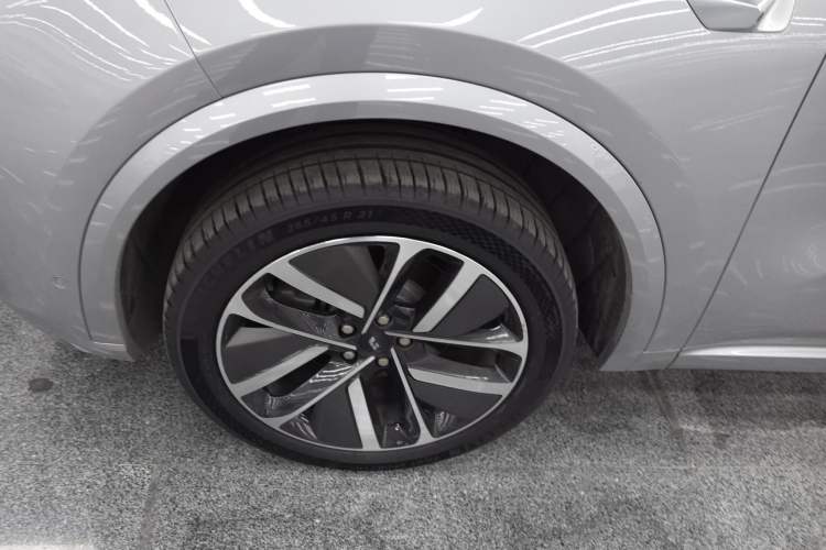 Used Li Auto L8 2023 Pro Model
