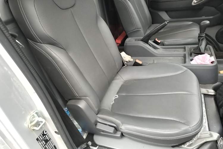 Used Wuling Dragon Truck 2023 2.0L Comfort Version
