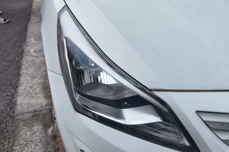 Used Hyundai Verna Ray 2014 1.4L Automatic GLX
