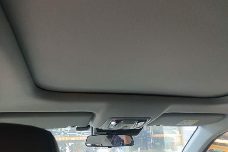 Used Changan UNI-Z New Energy 2024 Blue Whale Smart Electric iDD 125km Excellence Model
