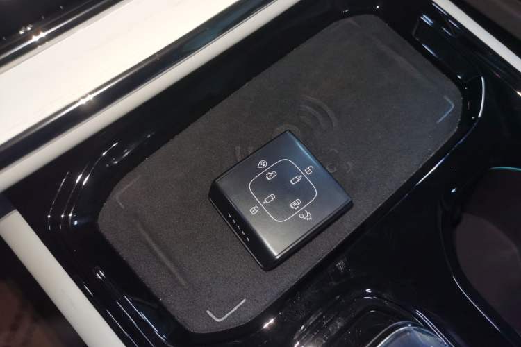 Used Volvo EM90 2025 Ultra Six-Seater
