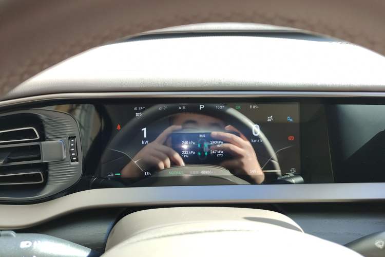 Used Denza D9 2022 DM-i 970 Four-Wheel Drive Prestige Model
