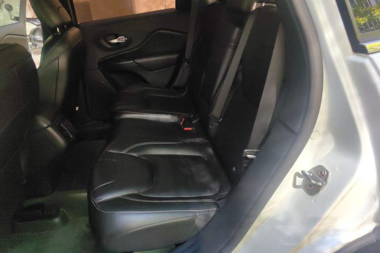 Used  Cherokee 2017 2.0L Superior Edition
