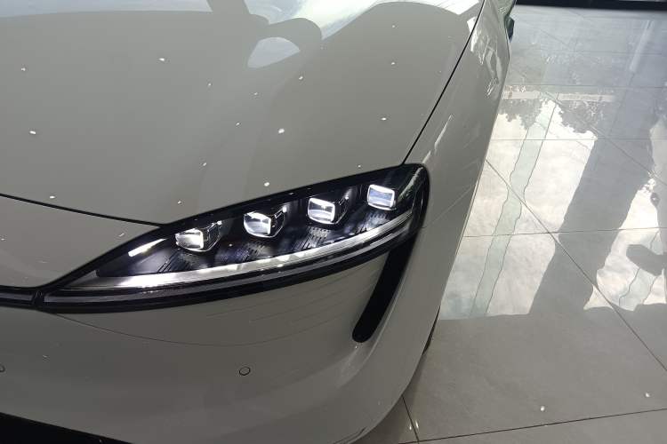 Used Hima Luxeed S7 2024 Pro Model
