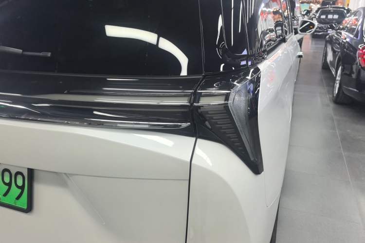 Used Buick GL8 New Energy 2024 Lu Zun Luxury Edition 6-Seater
