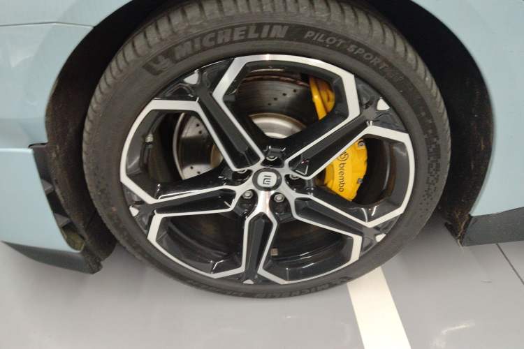 Used Xiaomi Auto SU7 2024 Four-Wheel Drive Ultra-Long Range Advanced Intelligent Driving Max Edition