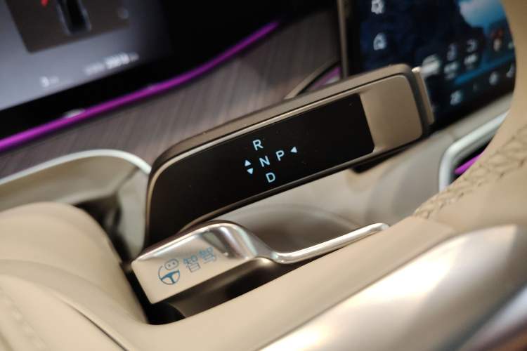 Used Denza N9 2025 Flagship Model
