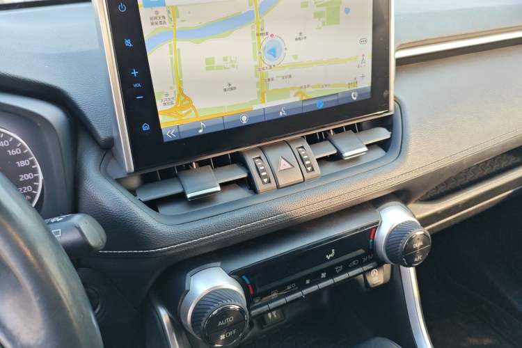 Used Toyota Wildlander 2022 2.0L CVT 4x4 Luxury PLUS Edition
