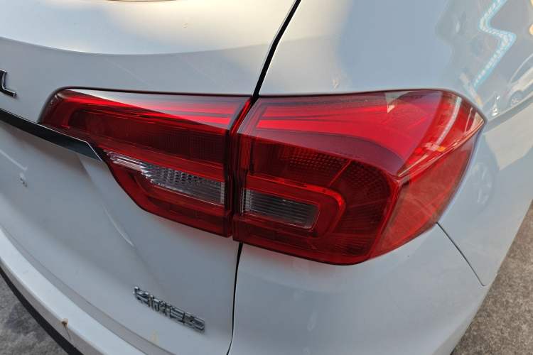 Used Haval M6 2018 Revised Version 1.5T DCT Two-Wheel Drive Urban Style