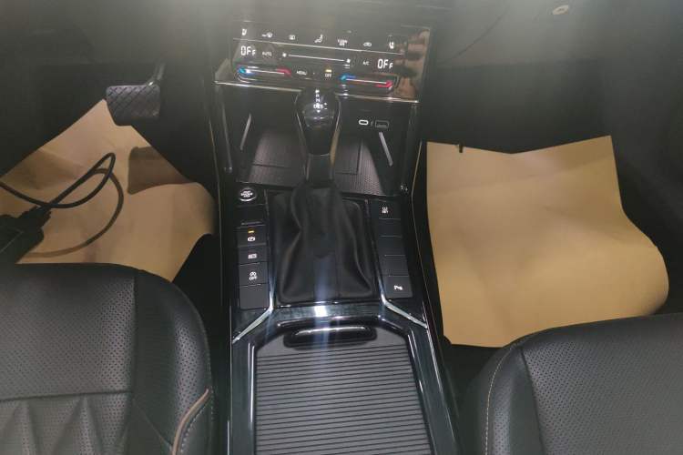 Used Volkswagen Passat 2020 Revised Version 330TSI Luxury Edition China VI Standard
