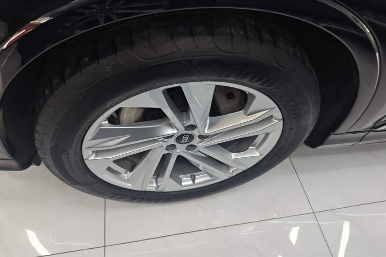 Used Audi Q7 2023 45 TFSI quattro S line Sport model
