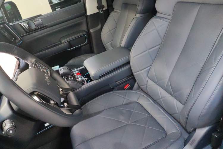 Used  Leopard 5 2023 Navigator Edition
