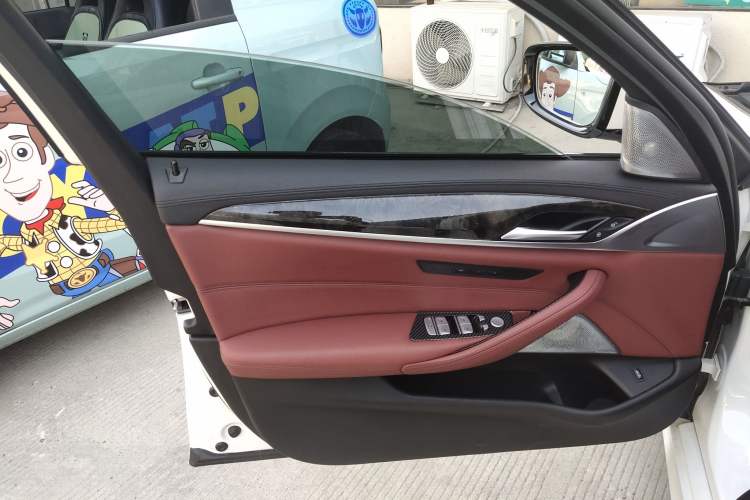 Used BMW 5 Series 2018 Restyled 530Li Leading Edition M Sport Package
