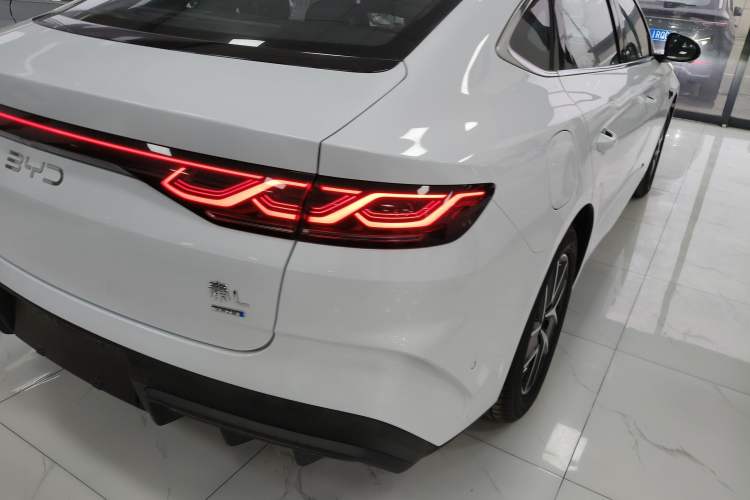 Used BYD Qin L 2025 DM-i Smart Drive 120KM Leading Model
