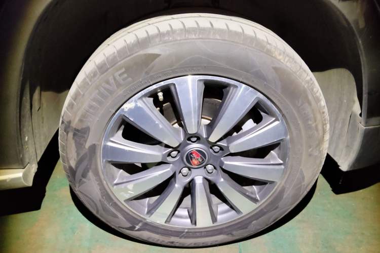 Used Roewe RX8 2018 30T Smart Connectivity Two-Wheel Drive Flagship Edition
